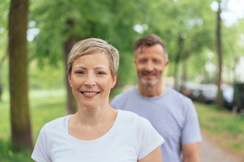 woman and man in park neither more likely to get varicose veins