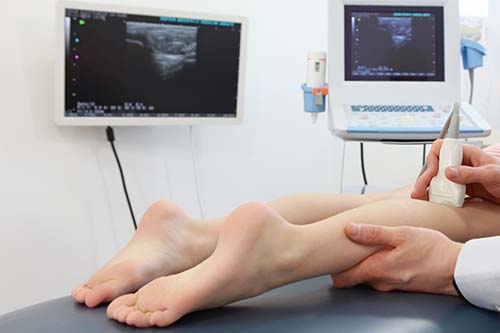device emits ultrasound waves gel helps direct waves to veins